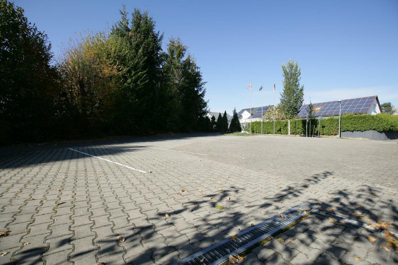 Hotel Am Baronenwald Göppingen Exterior foto